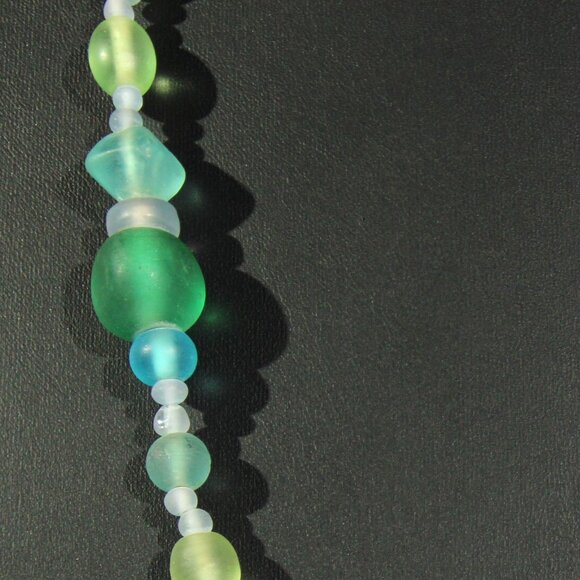 Vintage Museum Fine Arts Gold Tone Clasp Necklace w/ Blue & Green Sea Glass Bead - Picture 6 of 8